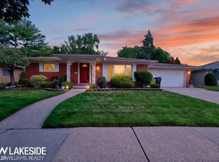 19427 Candlelight St, Roseville, MI 48066