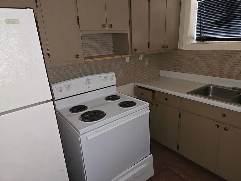 416 W Outer Dr — Photo 4