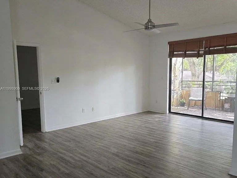 15515 N Miami Lakeway #202-11 — Photo 10