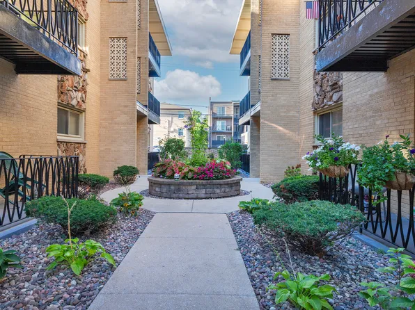 6852 N Northwest Hwy APT 2B, Chicago, IL 60631