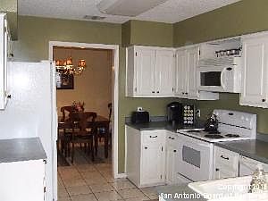 4th image of 3502 Lynn Kaye Cir