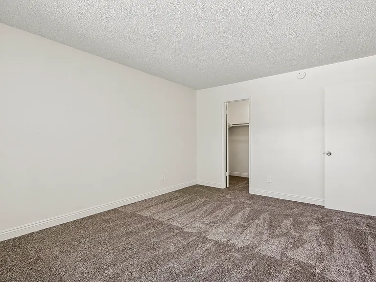 Sierra West Apartments — Photo 29