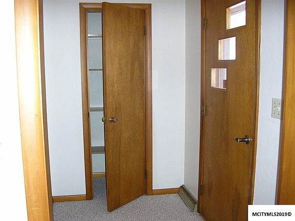 4th image of 121 Washington St W