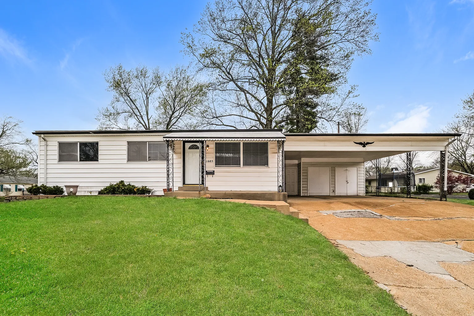 1605 Aspen Dr photo 1