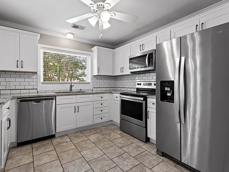 204 Haney Dr — Photo 15