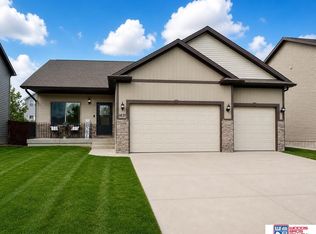 1631 Torreys Dr, Lincoln, NE 68521