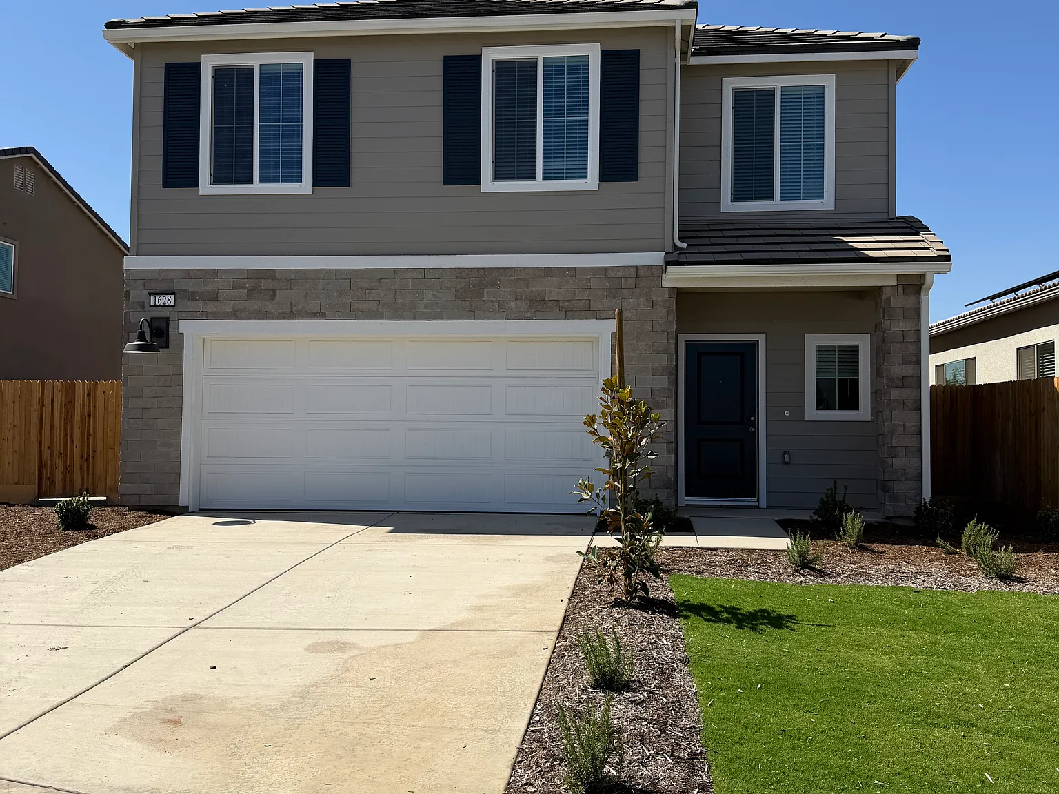 4 bed, 2.5 bath, 1969 sqft, $2,895 — Photo 1