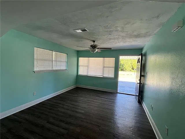 3 bed, 1.0 bath, 1373 sqft, $1,750 — Photo 4