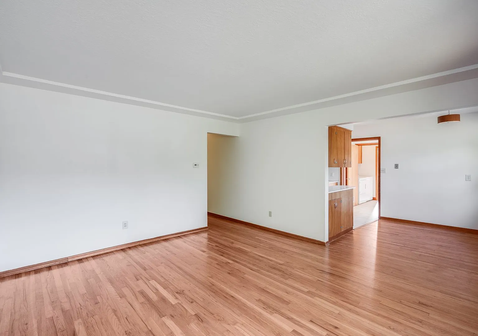 Charming 3 bed, 1.5 bath rental home in SE Portland! — Photo 3