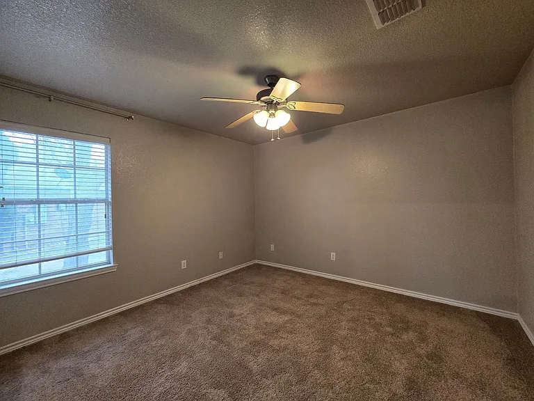 5609 Hunters Ridge Trl — Photo 18