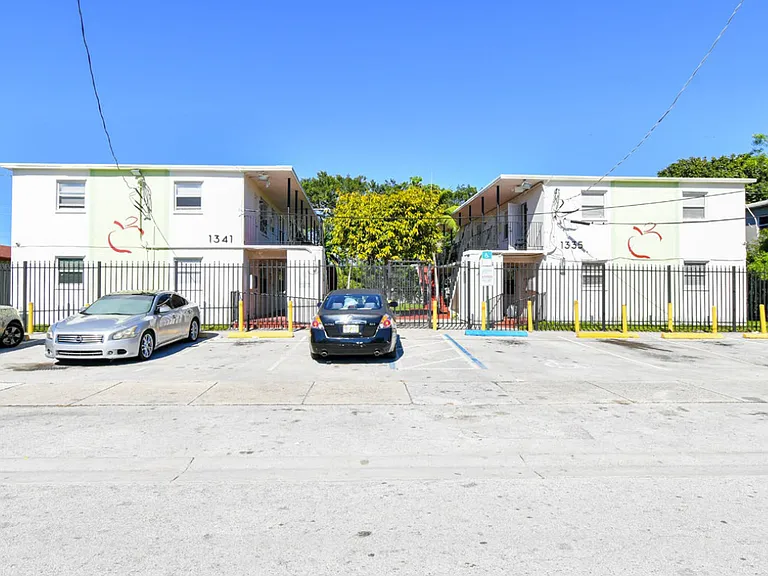 1335 NW 60th St #1 — Photo 2