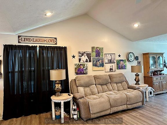 5th image of 521 Kenneth Dr