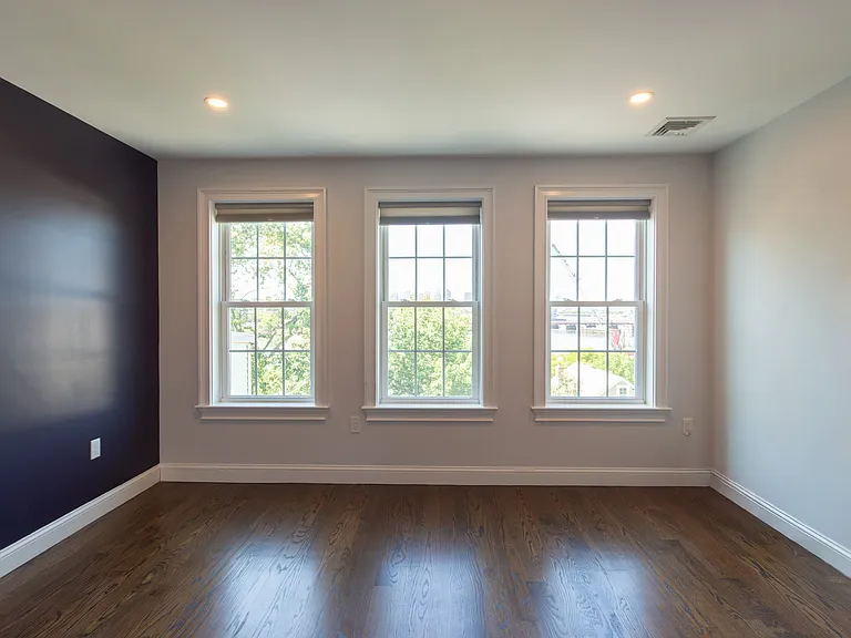 27 Suffolk St #3 — Photo 9