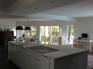 2 Pin Oak Ln, Norwalk, CT 06850