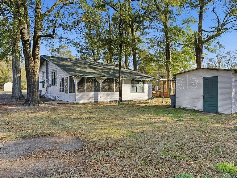 20 Martha Ave — Photo 31