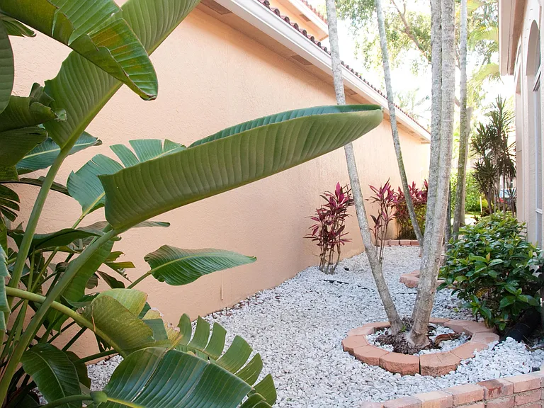 7684 Hummingbird Ct — Photo 17