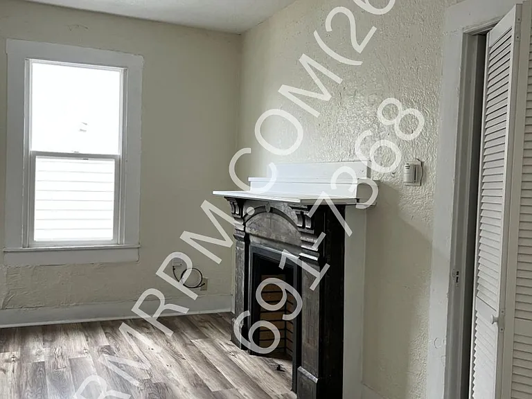 36 1/2 N Lafontaine St — Photo 10