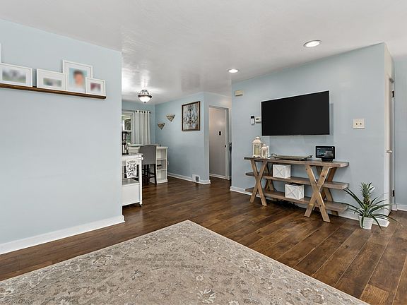 4th image of 12219 Herold Dr