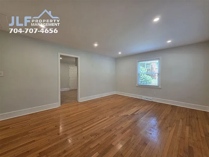 Building Photo - 4426 Holbrook Dr