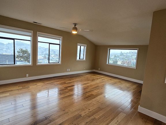 4th image of 375 Valley St #1