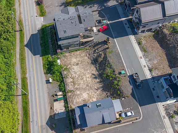 5th image of 1084 Foxglove Ln