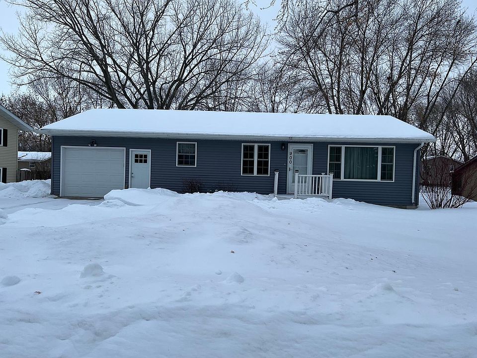 1st image of 900 Woodfern Dr