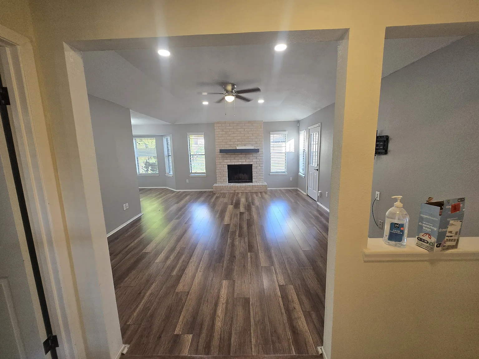 3 bed, 1418 sqft, $1,950 — Photo 4