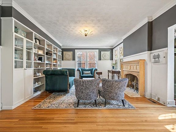 4th image of 910 Kensington Pl