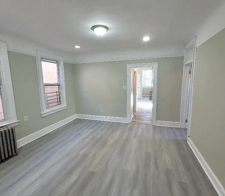 3 bed, 1000 sqft, $2,200 — Photo 2