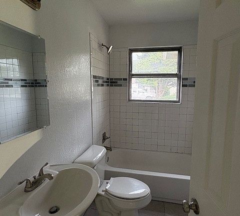 5th image of 403 S 7th St