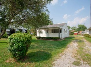 210 7th St, Carmi, IL 62821