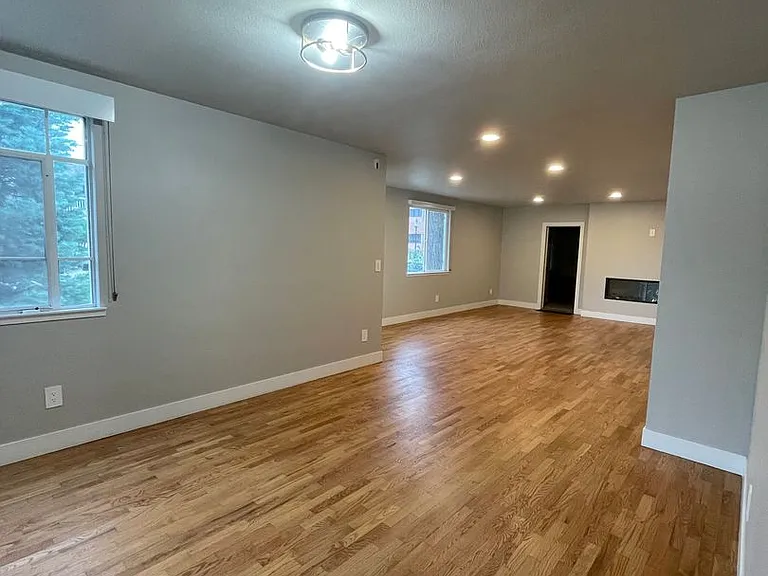 921 Walnut St — Photo 3