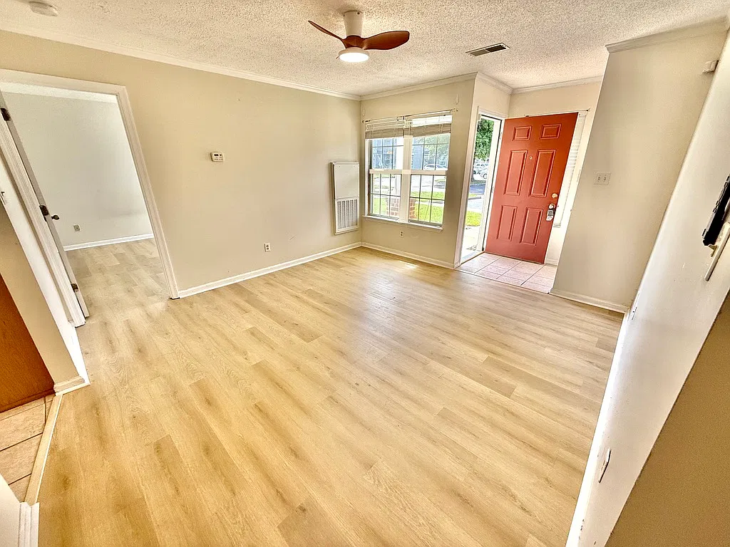 2 bed, 900 sqft, $1,895 — Photo 3