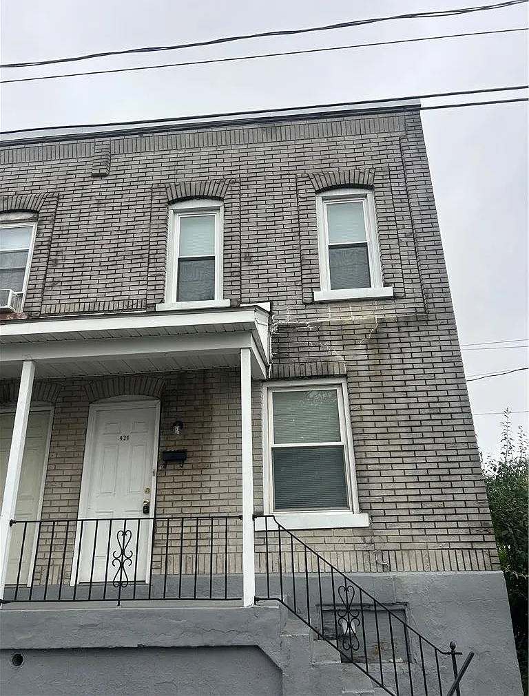 2 bed, 1.0 bath, 968 sqft, $1,600 — Photo 1