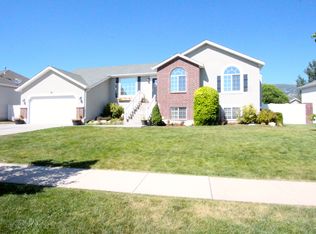 54 N Country Bend Rd, Farmington, UT 84025