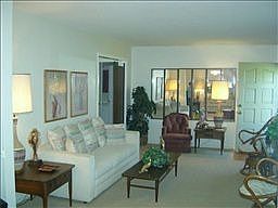 1st image of 319 Hampshire Dr