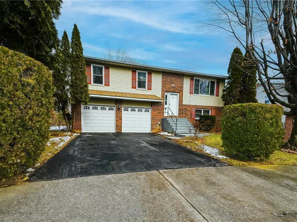 1089 Westbury Dr, Bethlehem, PA 18017