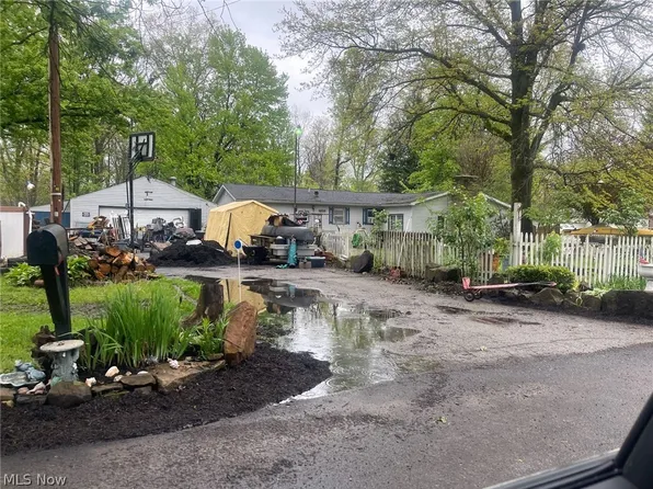 6820 Avon St, Newton Falls, OH 44444