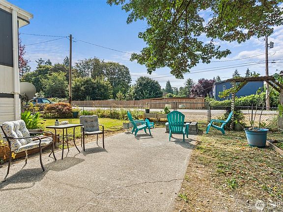4th image of 11520 6th Avenue SE