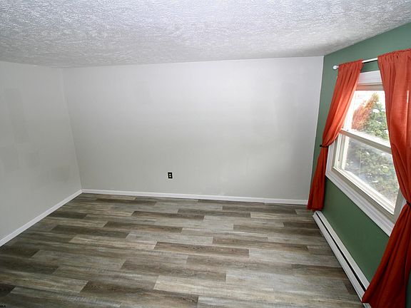 4th image of 93 Fleetwood Dr Unit 5