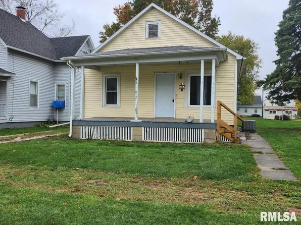 868 E Elm St, Canton, IL 61520