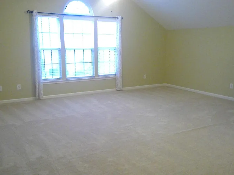 305 Sweetwater Ct — Photo 15
