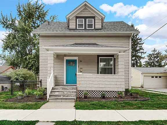 2nd image of 809 2nd St