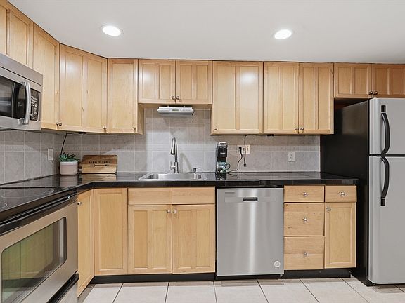 4th image of 10 Hazelwood Ave Unit 2