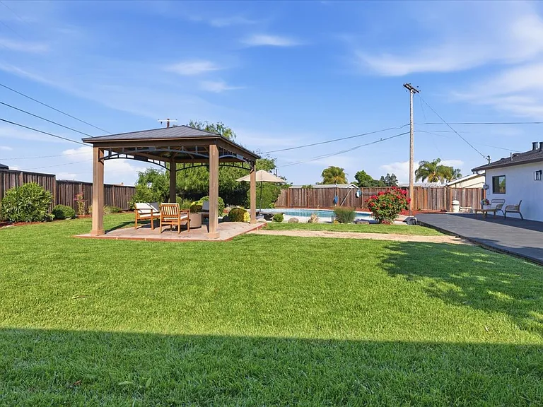 7947 Serena Ct — Photo 26