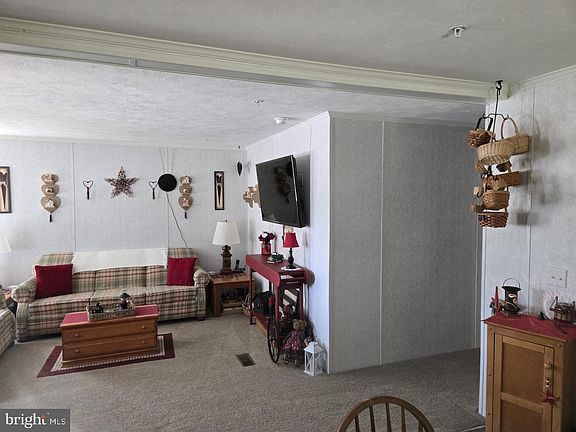 4th image of 2613 Rebecca Ln