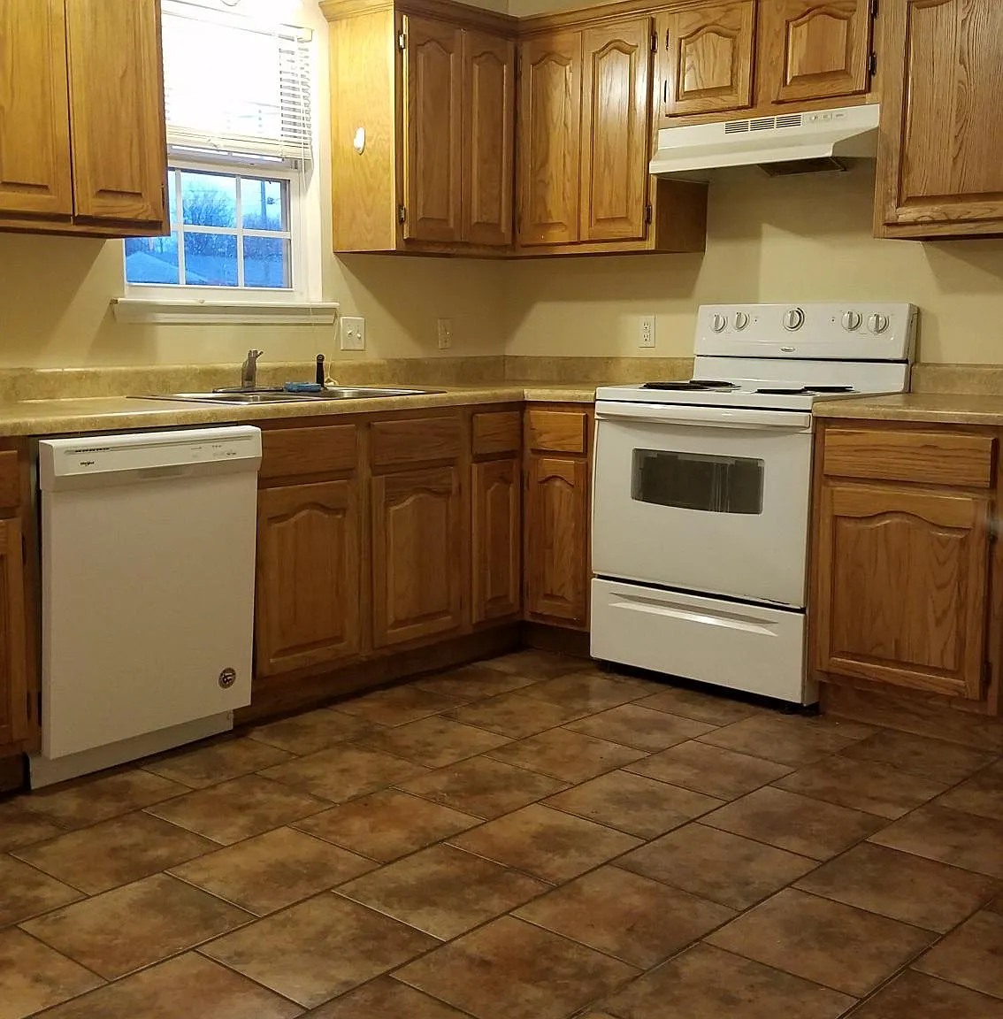 3 bed, 1300 sqft, $1,295 — Photo 3