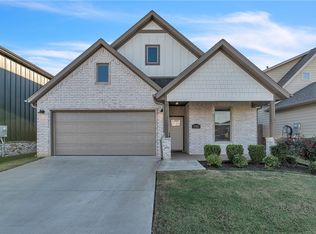 1702 W Broadway Pl, Rogers, AR 72758