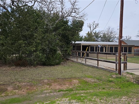 4th image of 407 Woodvine Ln