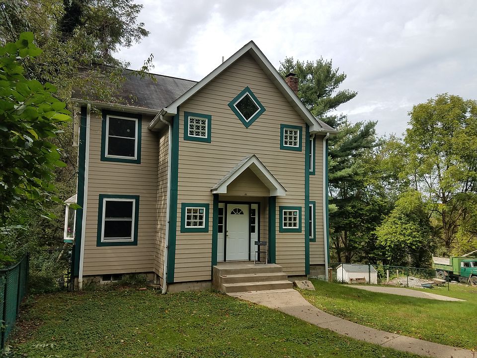 Concrete siding construction